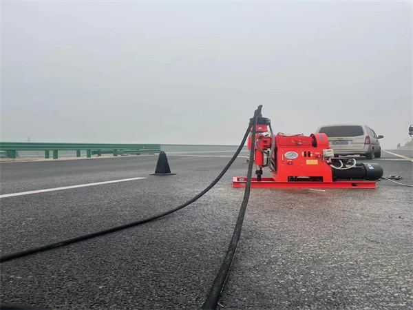 青秀马路路基路面开裂下沉注浆加固灌浆